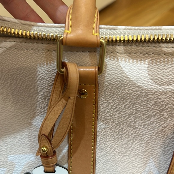 Authentic Louis Vuitton Keepall Bandouliere Gradient Pastel - Picture 13 of 16